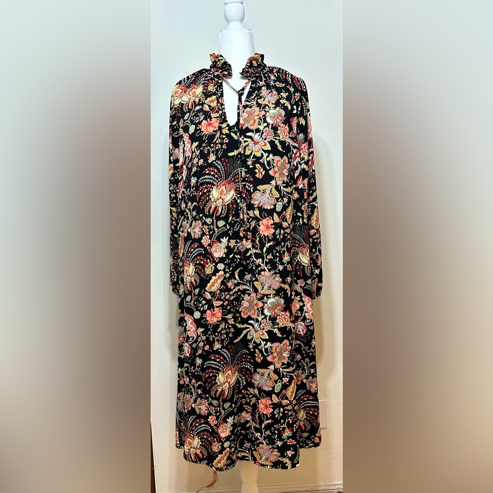 H&M Black Floral Bohemian Long Maxi Dress with Pockets!! Bell Sleeves. Size 8.